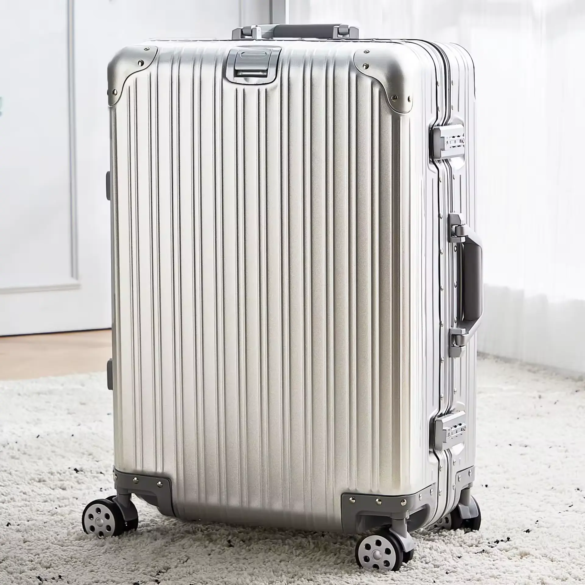 Aluminum-Magnesium Alloy Rolling Travel Suitcase